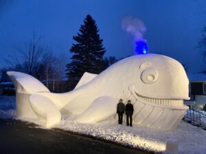 скульптуры животных из снега